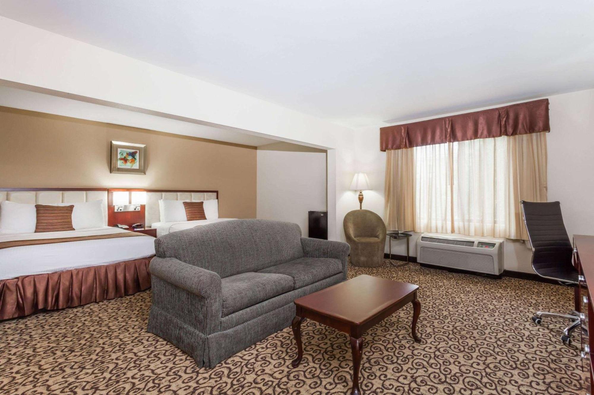 Baymont By Wyndham Columbia Fort Jackson Eksteriør billede