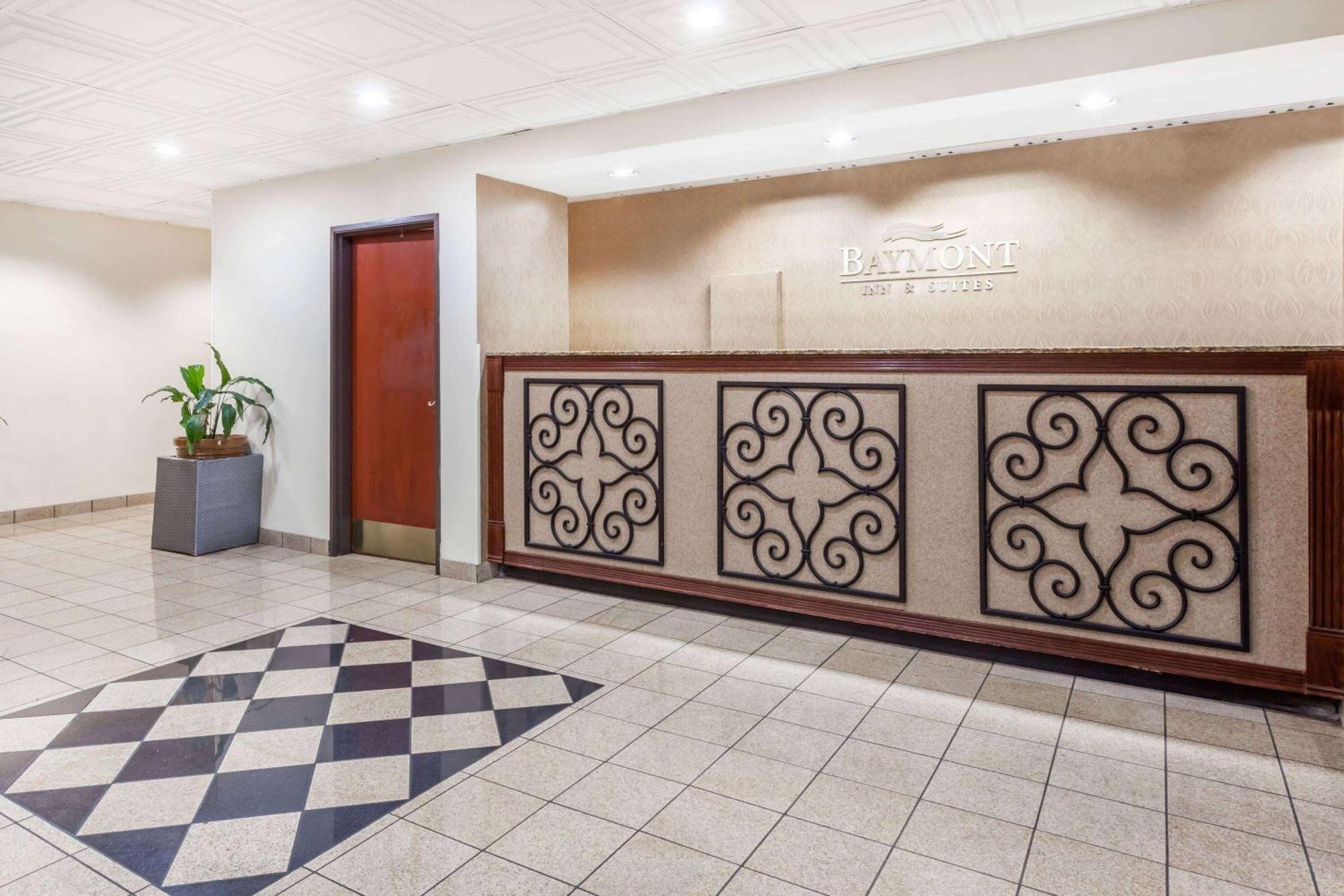 Baymont By Wyndham Columbia Fort Jackson Eksteriør billede