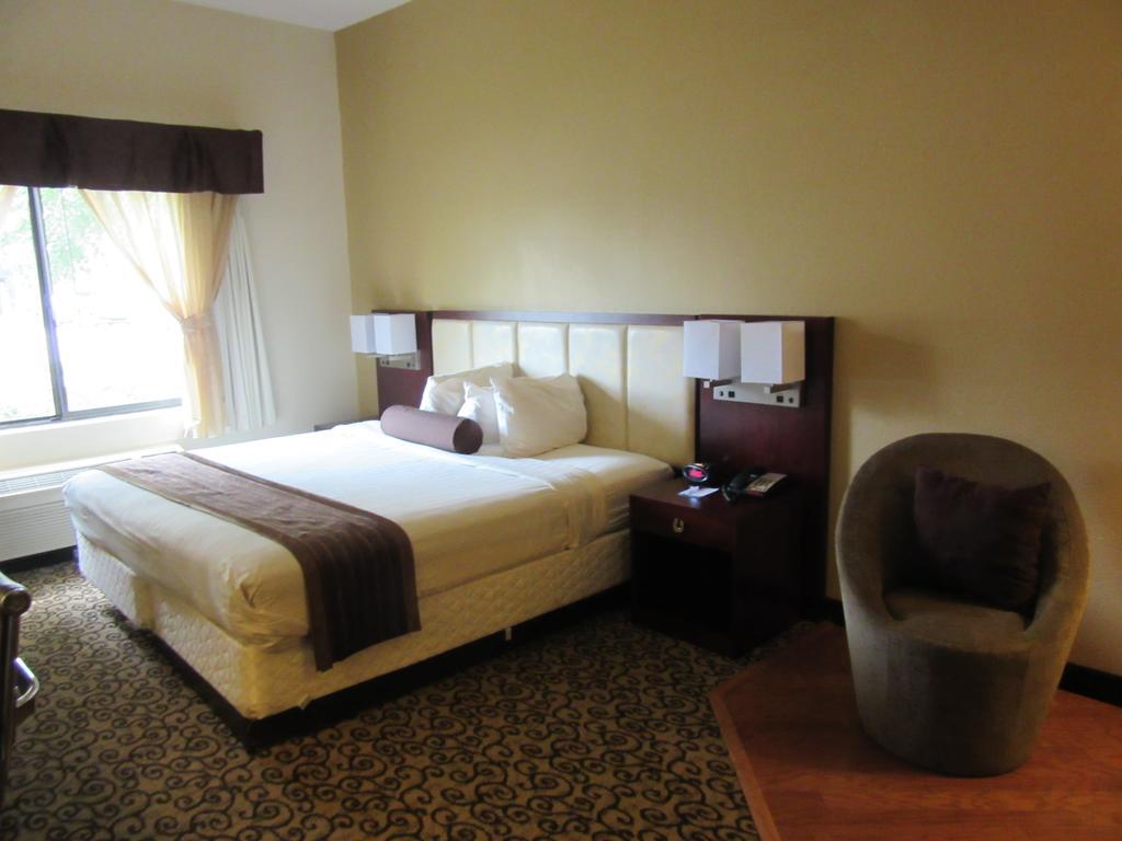 Baymont By Wyndham Columbia Fort Jackson Eksteriør billede