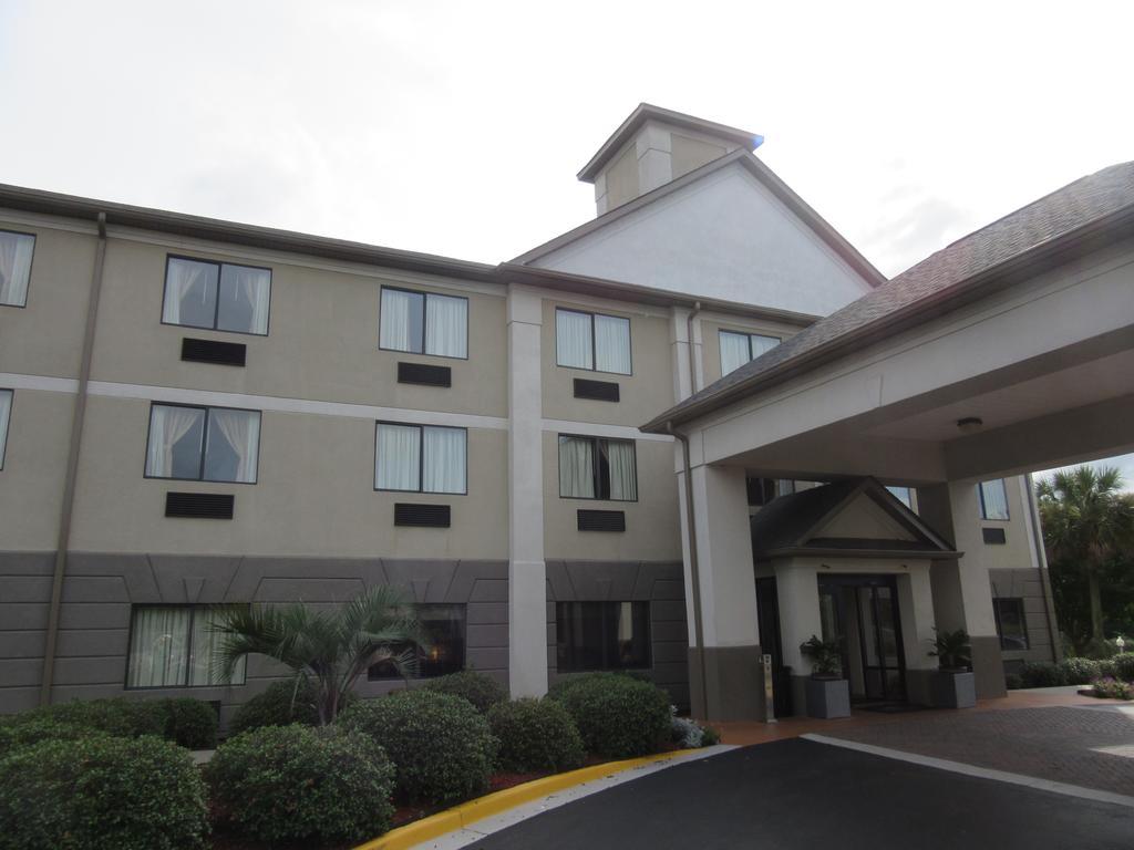 Baymont By Wyndham Columbia Fort Jackson Eksteriør billede