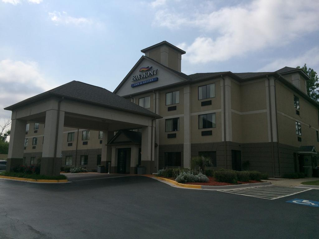 Baymont By Wyndham Columbia Fort Jackson Eksteriør billede