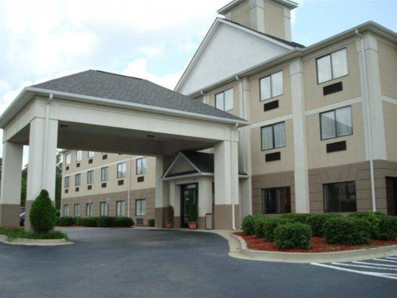 Baymont By Wyndham Columbia Fort Jackson Eksteriør billede