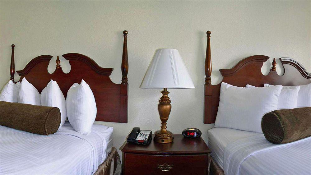 Baymont By Wyndham Columbia Fort Jackson Eksteriør billede