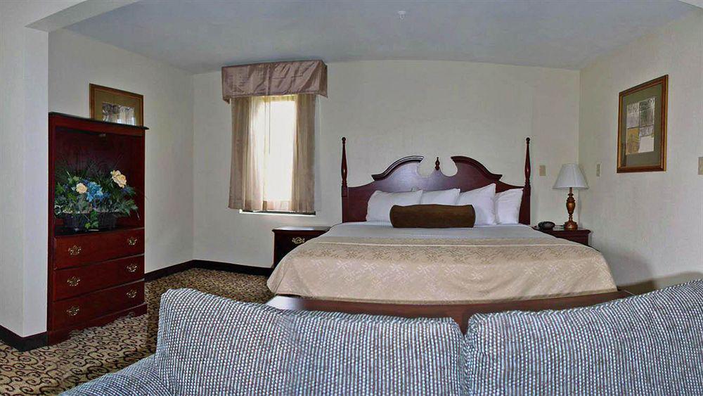Baymont By Wyndham Columbia Fort Jackson Eksteriør billede