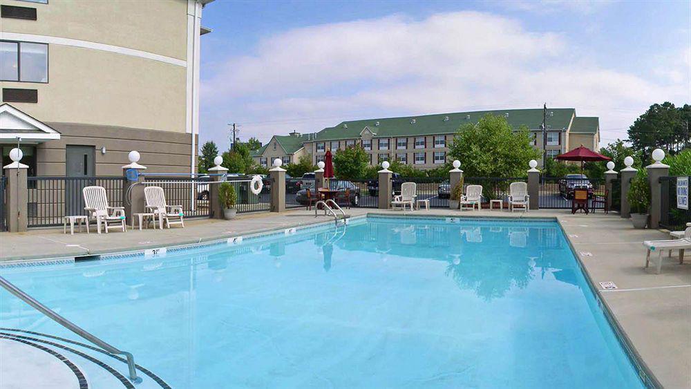 Baymont By Wyndham Columbia Fort Jackson Eksteriør billede