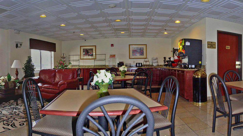 Baymont By Wyndham Columbia Fort Jackson Eksteriør billede